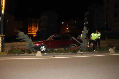 Karaman’da otomobil refüje çıktı: 1 yaralı
