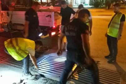 Mazgalda 3 gün mahsur kalan kedi, 2 saatlik çalışmayla kurtarıldı
