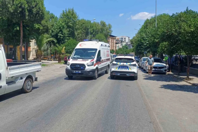 Motosiklet ile kamyonet çarpıştı: 2 yaralı
