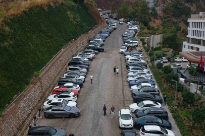 Marmaris’te dikkat çeken tablo: Otellerde doluluk sorunu yaşanırken bu tesisin kapısında araç kuyruğu oluştu
