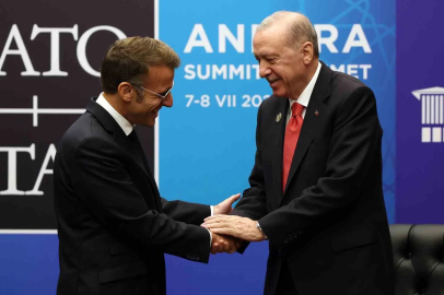 Cumhurbaşkanı Erdoğan, Macron ile Fransa’ya selam gönderdi
