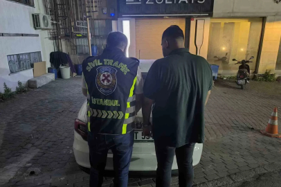 Plakasız lüks aracıyla drift atan maganda kameraya yansıdı
