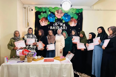 Ağrı’da okuma yazma öğrenen kadınlar için Okuma Bayramı düzenlendi
