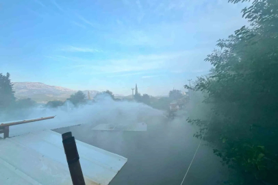 Odun ateşinden sıçrayan kıvılcımlar yangına neden oldu
