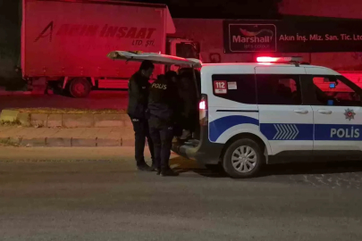 İzinli olarak cezaevinden çıkan şahıs annesini bıçakla kovaladı
