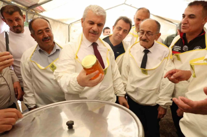 Konya’da geleneksel bal hasadı programı
