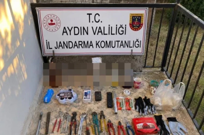Hırsızlık yaparken suçüstü yakalandılar
