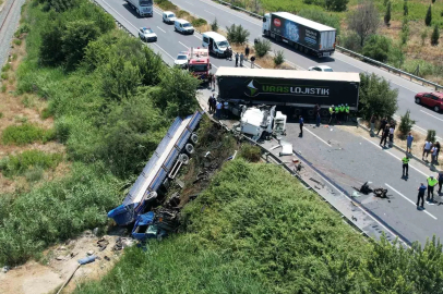 Karşı şeride geçen tır, bir başka tırla kafa kafaya çarpıştı: 1 ölü, 1 yaralı
