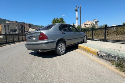 Yayaya çarpan sürücü otomobilini bırakıp kaçtı
