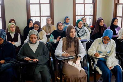 TÜRGEV’li genç kızlar savunma teknolojileri ve yapay zeka alanlarında yetişiyor
