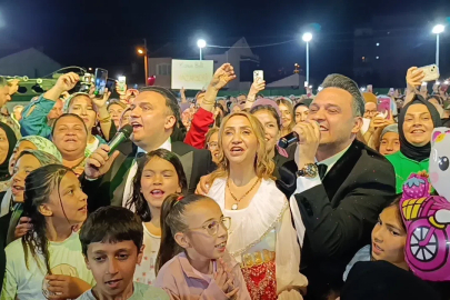 Bilecik’te Rumeli rüzgarı eserken, Orhan & Kemal kardeşler binlerce kadını coşturdu
