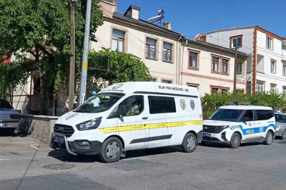 Göğsünden bıçaklanan genç yaralandı
