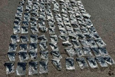 Tuzla’da durdurulan otobüsten cephanelik çıktı: 120 silah ele geçirildi
