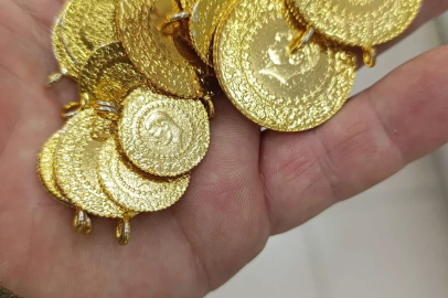 Bağışlanan kıyafetlerden 23 altın ile 6 bin 500 lira çıktı