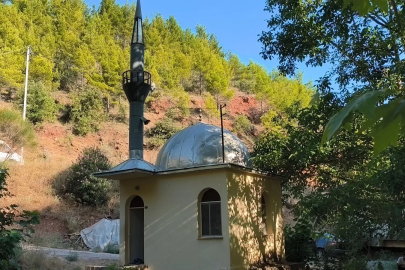 Anamur'daki 9 metrekarelik cami dronla görüntülendi