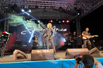 Soner Arıca, Fatsa konserinde annesi ve dayısı Kadir İnanır'ı andı