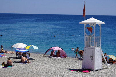 Antalya'da hissedilen sıcaklık 44 dereceyi buldu / Ek fotoğraflar
