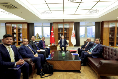 Bakan Bolat, Malezya’nın Ankara Büyükelçisi Shaffieq ile görüştü