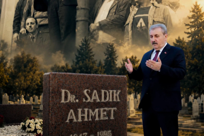 Destici, Doktor Sadık Ahmet'i andı