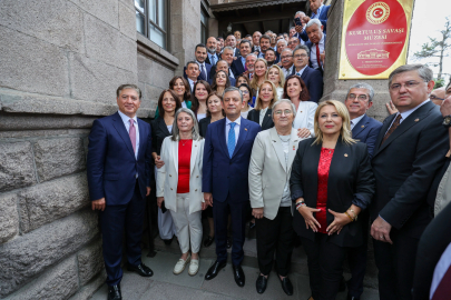 Özgür Özel'in partisinin adı 'Yeni Parti' oldu / Ek fotoğraflar