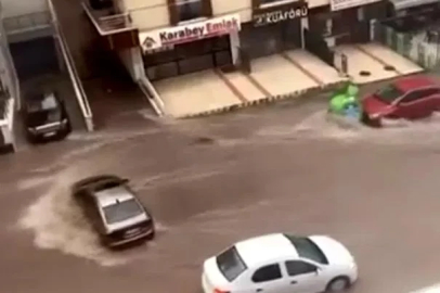 Ankara'da sağanak sele neden oldu; araçlar sürüklendi