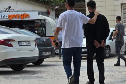 Polisin 50 kilometre takip ettiği otomobilden 20 bin sentetik ecza ele geçirildi: 1 gözaltı