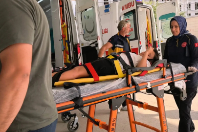 Bursa'da otomobil köprü üzerindeki bariyerlere çarptı: 5 yaralı 