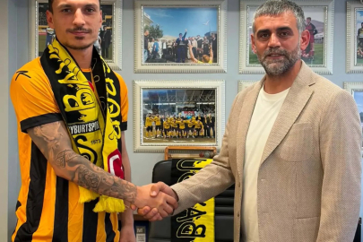  Karşıyaka'dan ayrılan İlyas imzayı attı