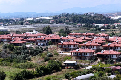 Bakan Kurum, Manavgat'ta yangın sonrası inşa edilen evleri paylaştı