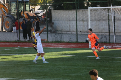  Menemen FK'da kaleci Alp profesyonel oldu