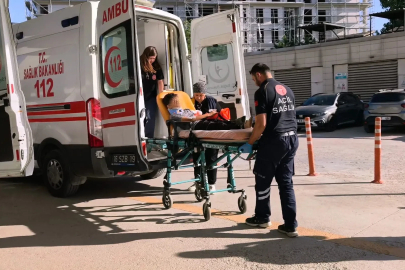 Ailesinin anahtarı unuttuğu çocuk, eve girmek için tırmandığı 2'nci kat balkonundan düşerek yaralandı