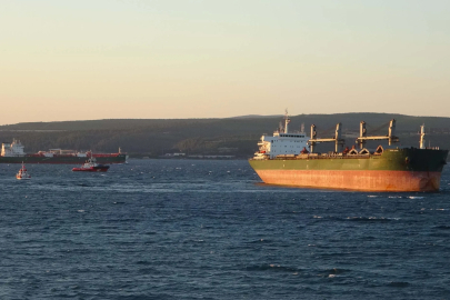 Çanakkale Boğazı'nda karaya oturan gemi için kurtarma çalışması başlatıldı / Ek fotoğraflar