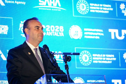 Bakan Kacır: Türkiye'de tasarlanan ve inşa edilen bir uzay aracıyla Ay'a ulaşmaya hazırlanıyoruz
