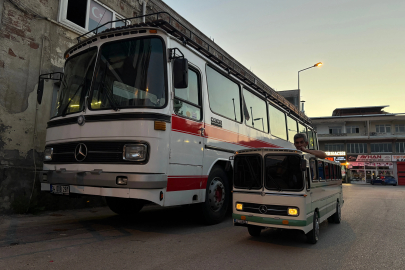 Ekibiyle yaptığı minyatür otobüsüne gözü gibi bakıyor