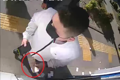 Arkadaşının banka kartını çaldığını iddia eden motokuryeye, 'dolandırıcılık'tan 22 yıl hapis