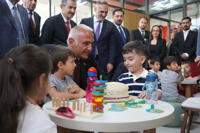 Bakan Ersoy: Kütüphaneleri üretim ve fırsat merkezlerine dönüştürüyoruz