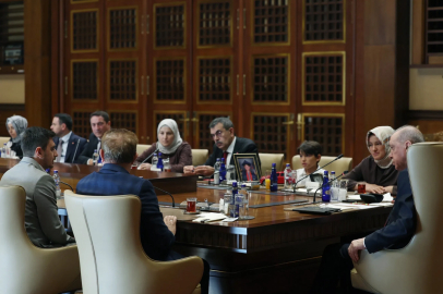 Cumhurbaşkanı Erdoğan, Kahramanmaraş'taki okul saldırısında hayatını kaybeden öğrencilerin ailelerini kabul etti 