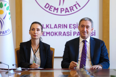 DEM Parti'li Bakırhan ve Hatimoğulları 'çerçeve yasa' teklifini imzaladı