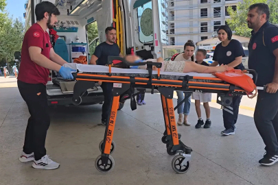 Otomobil ile motosiklet çarpıştı; sürücü ile 2 çocuğu yaralandı