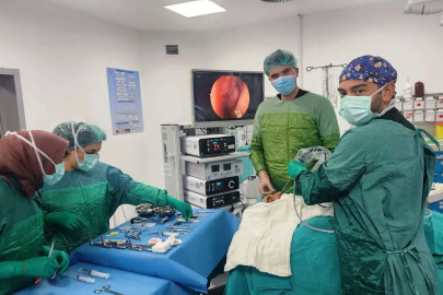 Burundan girilip gözyaşı kanalına yapay tüp yerleştirilen hasta sağlığına kavuştu
