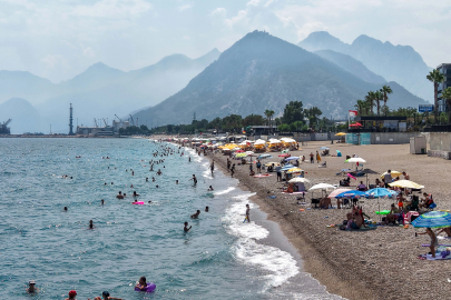 Antalya'da sıcak ve nem bunalttı