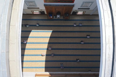 LED aydınlatmalı, kubbesi açılıp kapanan camiye ilgi