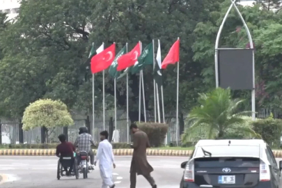 Pakistan, Mekke Ortak Savunma Anlaşması'nı kutluyor; sokaklar Türkiye ve Suudi Arabistan bayraklarıyla süslendi 