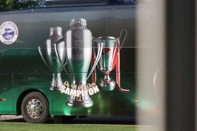 Muğlaspor’un yeni takım otobüsü kupalarla donatıldı 