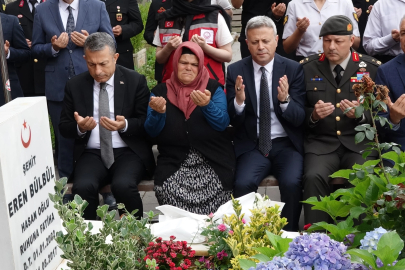 Şehit Eren Bülbül, kabri başında anıldı