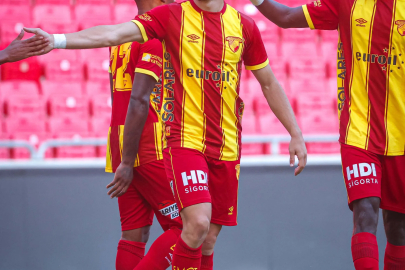 Göztepe'de alkışlar defansa