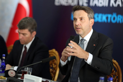 Bakan Bayraktar: 2027'nin ilk çeyreğinde 'Offshore YEKA İhalesi'ni gerçekleştireceğiz