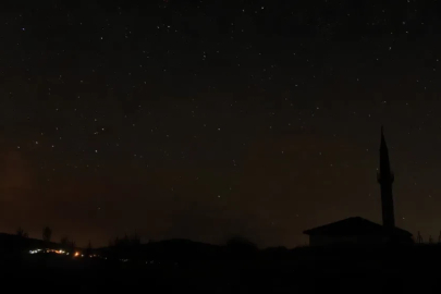 Göl kenarındaki etkinlikle Perseid meteor yağmurunu izlediler
