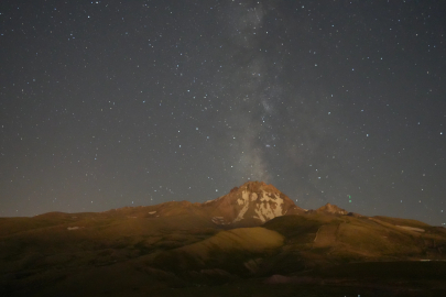 Erciyes'te 2 bin 650 metre yükseklikte meteor yağmuru