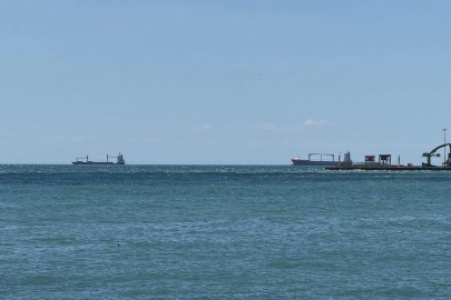  Tekirdağ'da fırtına; eğitim uçuşları iptal, 3 ilçede denize girmek yasak